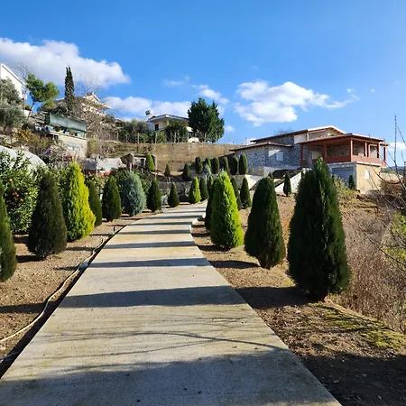 Uphill House. Vorë