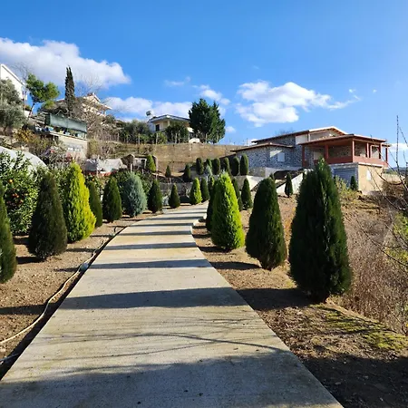 Uphill House. Vorë