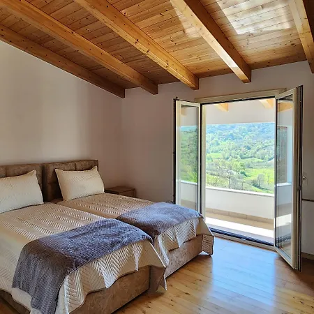 Uphill House. Dom wakacyjny *
