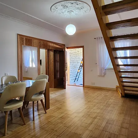 Nyaraló Uphill House. *